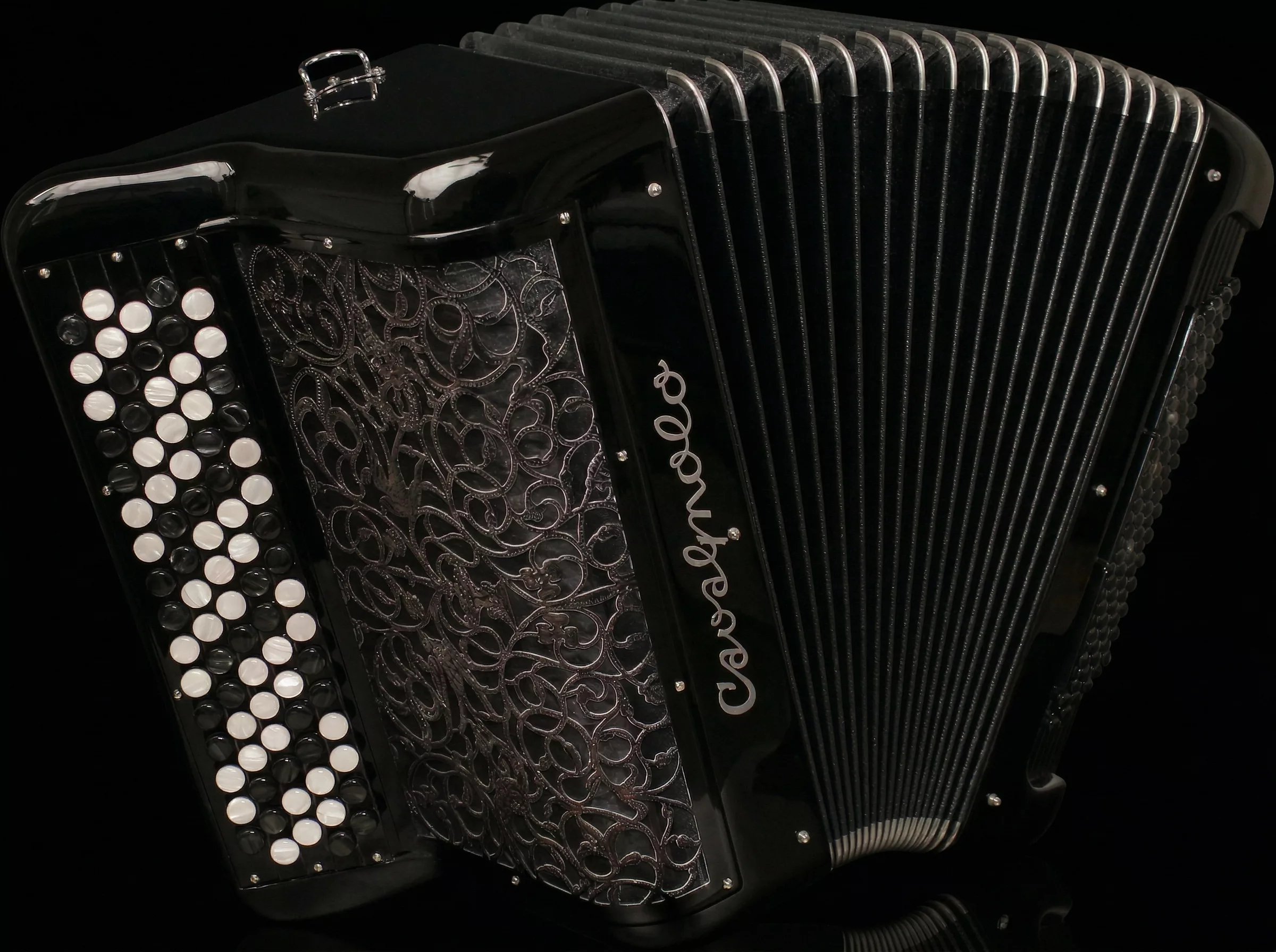 Accordéon Cavagnolo acoustique. Modèle compact plus. Finition noir. Cassoto.
