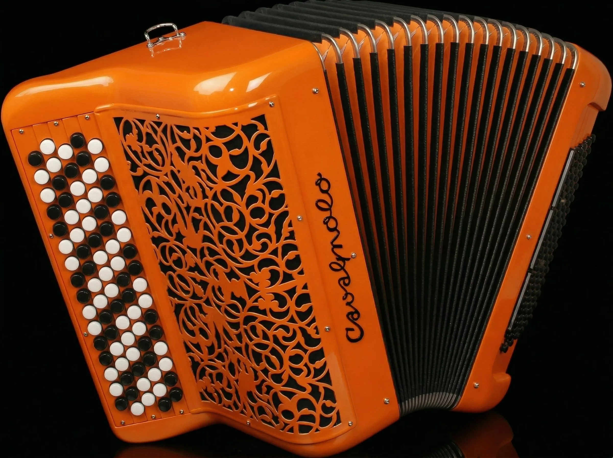 Accordéon acoustique Cavagnolo Professionnel 8. Finition orange, soufflet orange