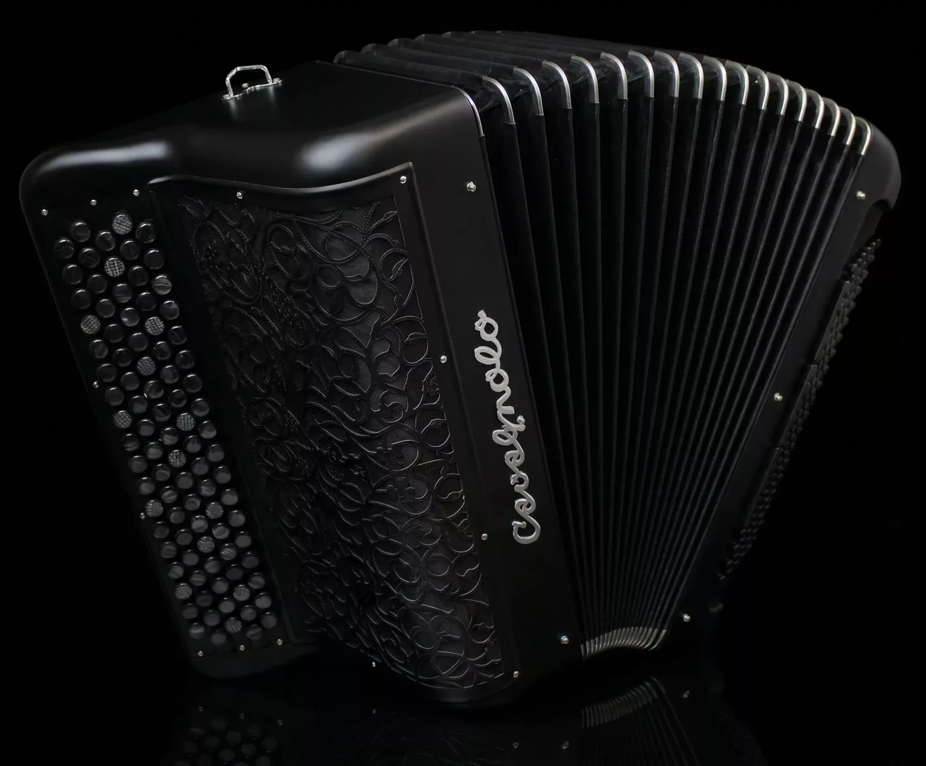 Accordéon Cavagnolo acoustique. Modèle Vedette 10 Super. Finition noir satiné.