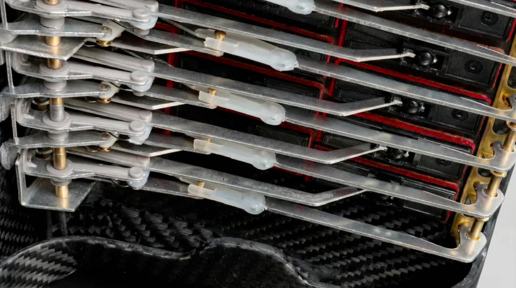 Mécanique d'un accordéon Cavagnolo Ultime en carbone. L'accordéon ultra léger.